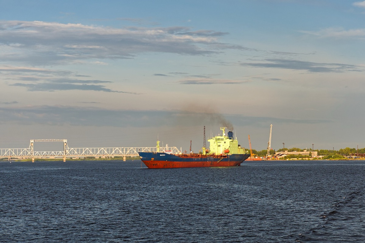 Russian oil tanker at port