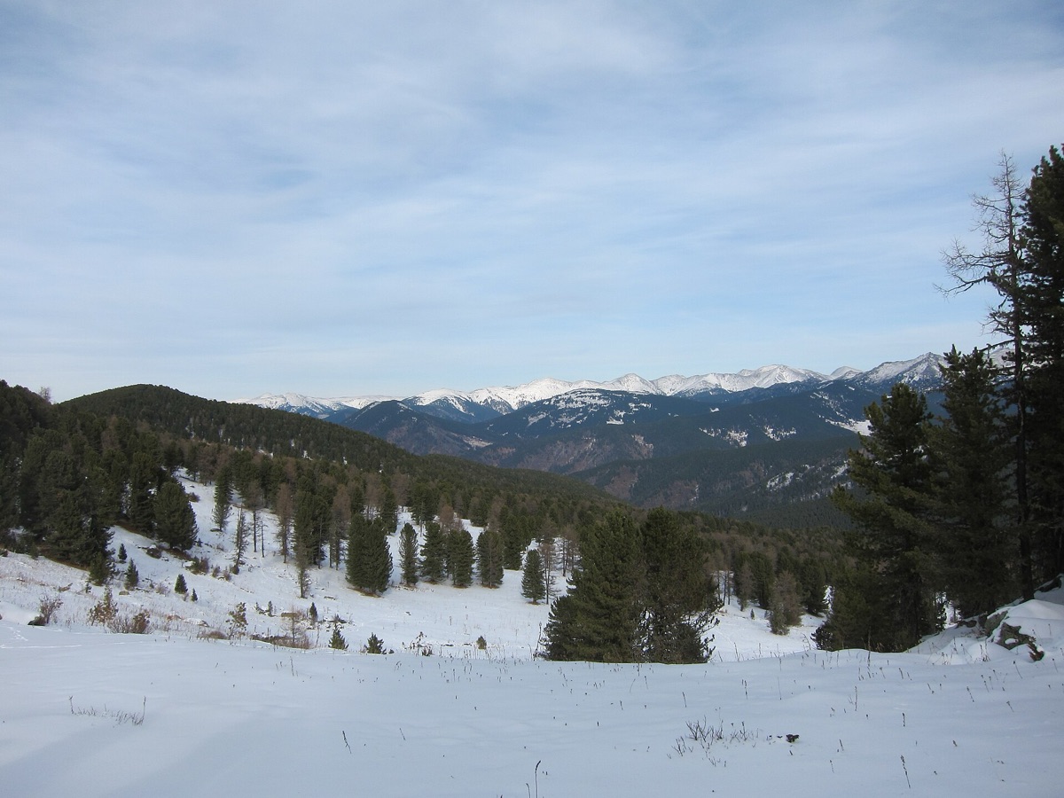 Russe: Schneefallige Berge