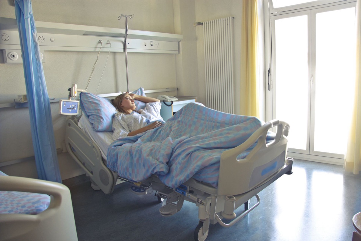 camas vazias em um hospital em moscou