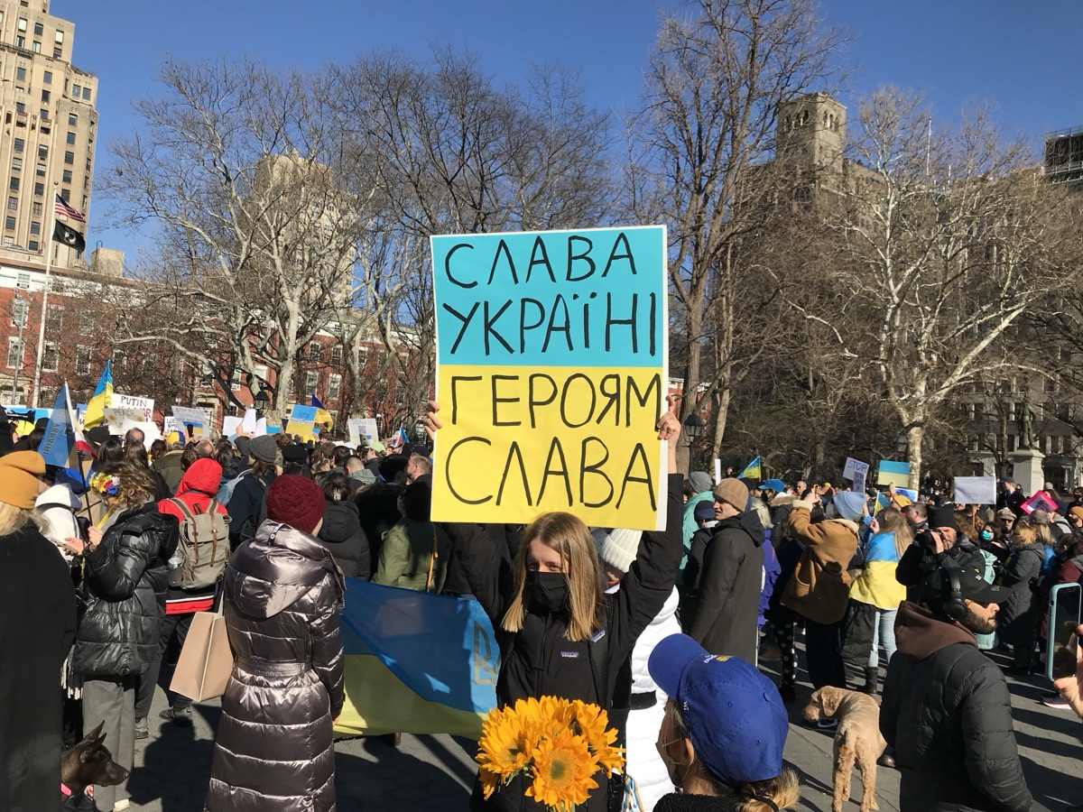 Russian protesters holding signs with anti-war messages
